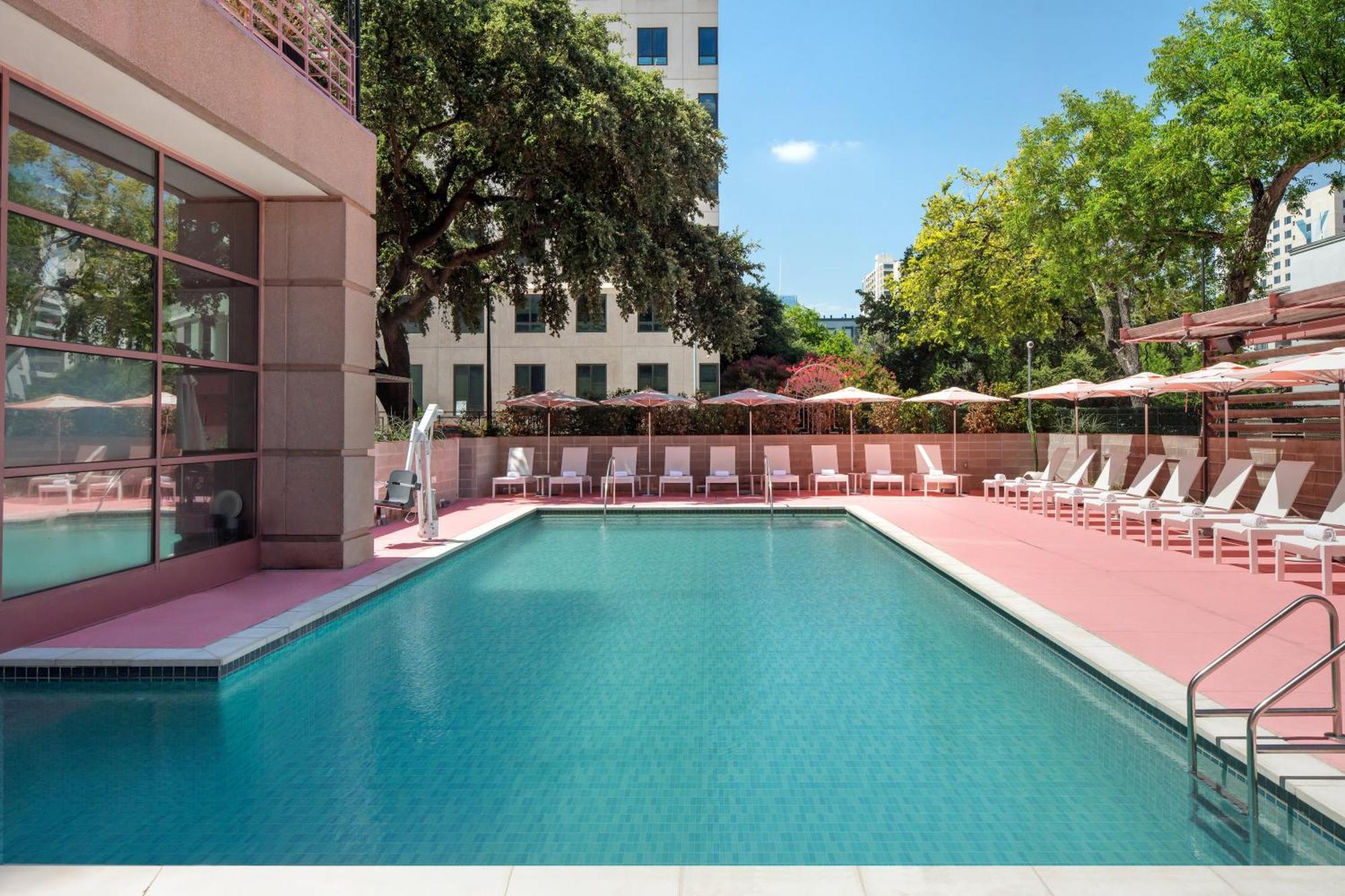 Downright Austin, A Renaissance Hotel Exterior foto